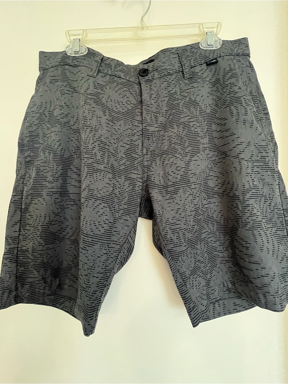 Travis Mathew men’s  Gray Patterned Casual Shorts